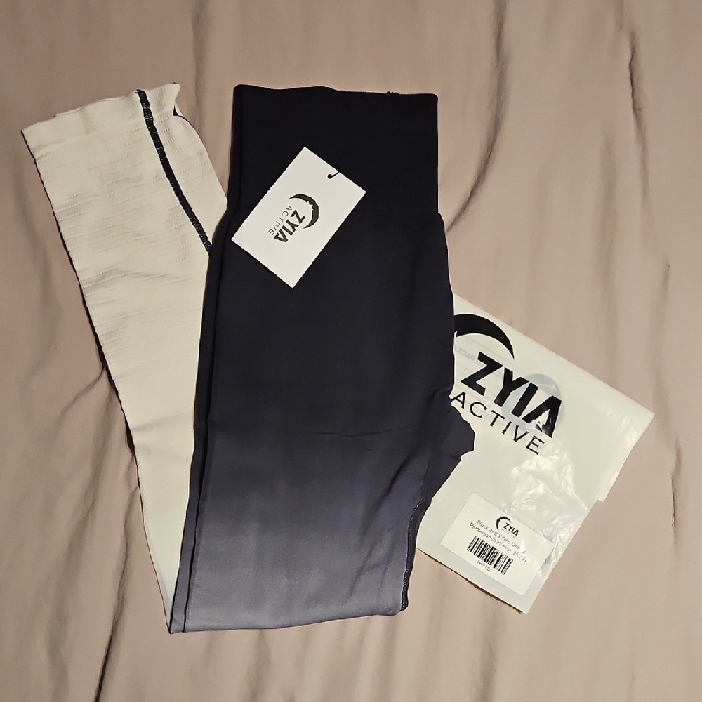 Zyia Active Black and White Performance Leggings (Retired)